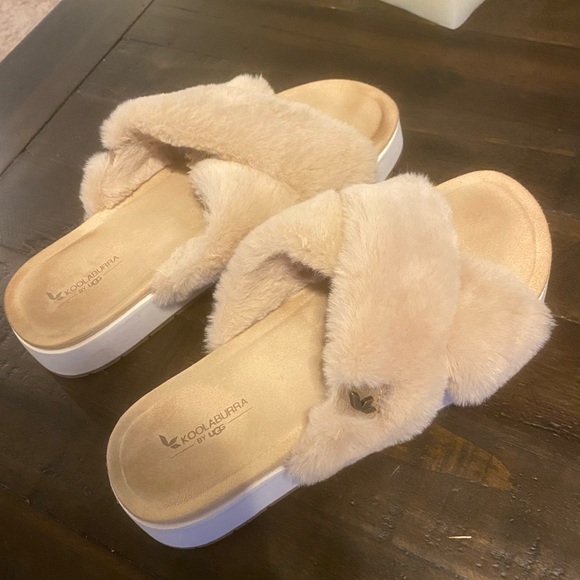 KOOLABURRA BY UGG. Barely worn. Size: 6.5. These are so comfy!!! - Picture 7 of 17